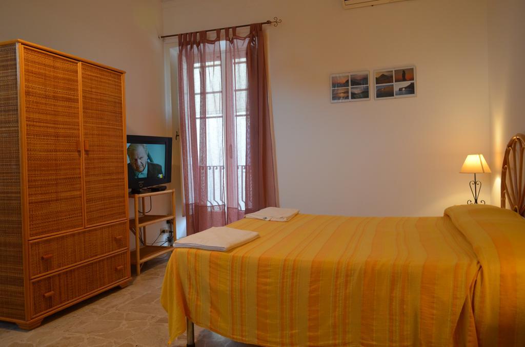 Case Vacanze Arcobaleno Липари Екстериор снимка